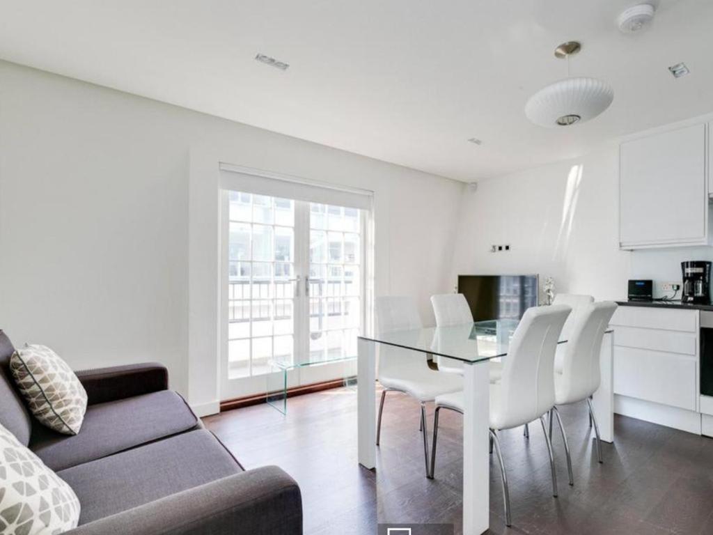 Appartamento 2br Penthouse With Balcony Londra